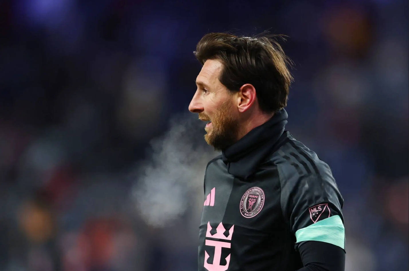 华体会体育 梅西重返赛场，大比分获胜首场状态出色，西班牙队观众沸腾！